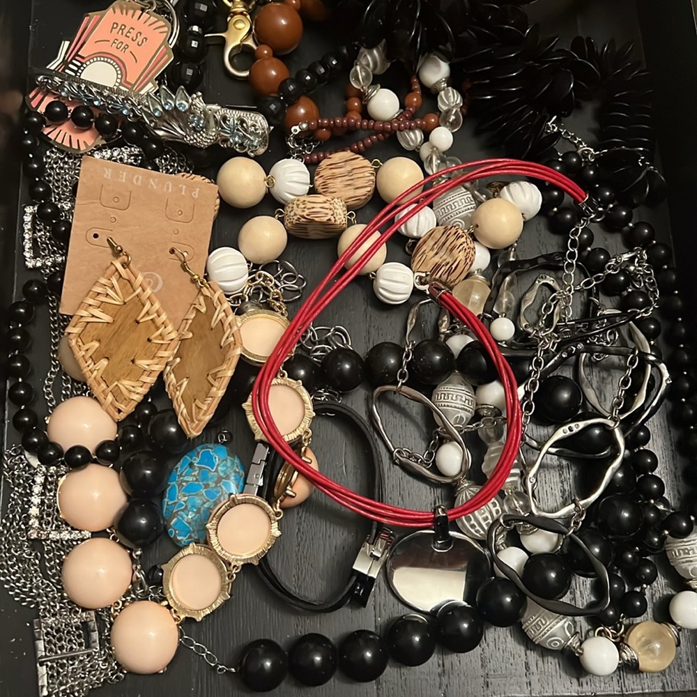 Assorted Jewelry Collection mostly wearable few broken craft - Picture 4 of 4